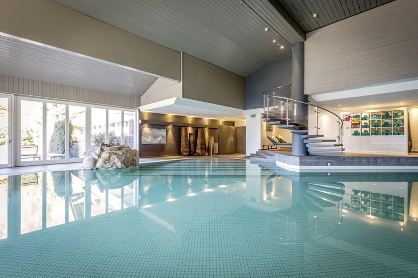 HUUS Gstaad Hotel Hallenbad