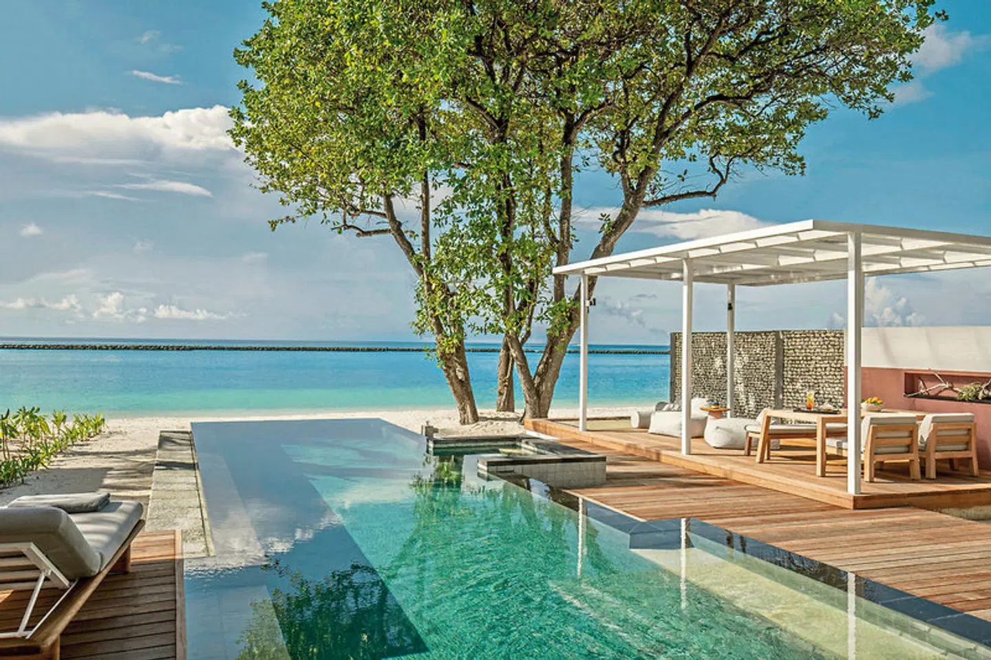 Four Seasons Resort Maldives at Landaa Giraavaru OUTDOOR_POOL