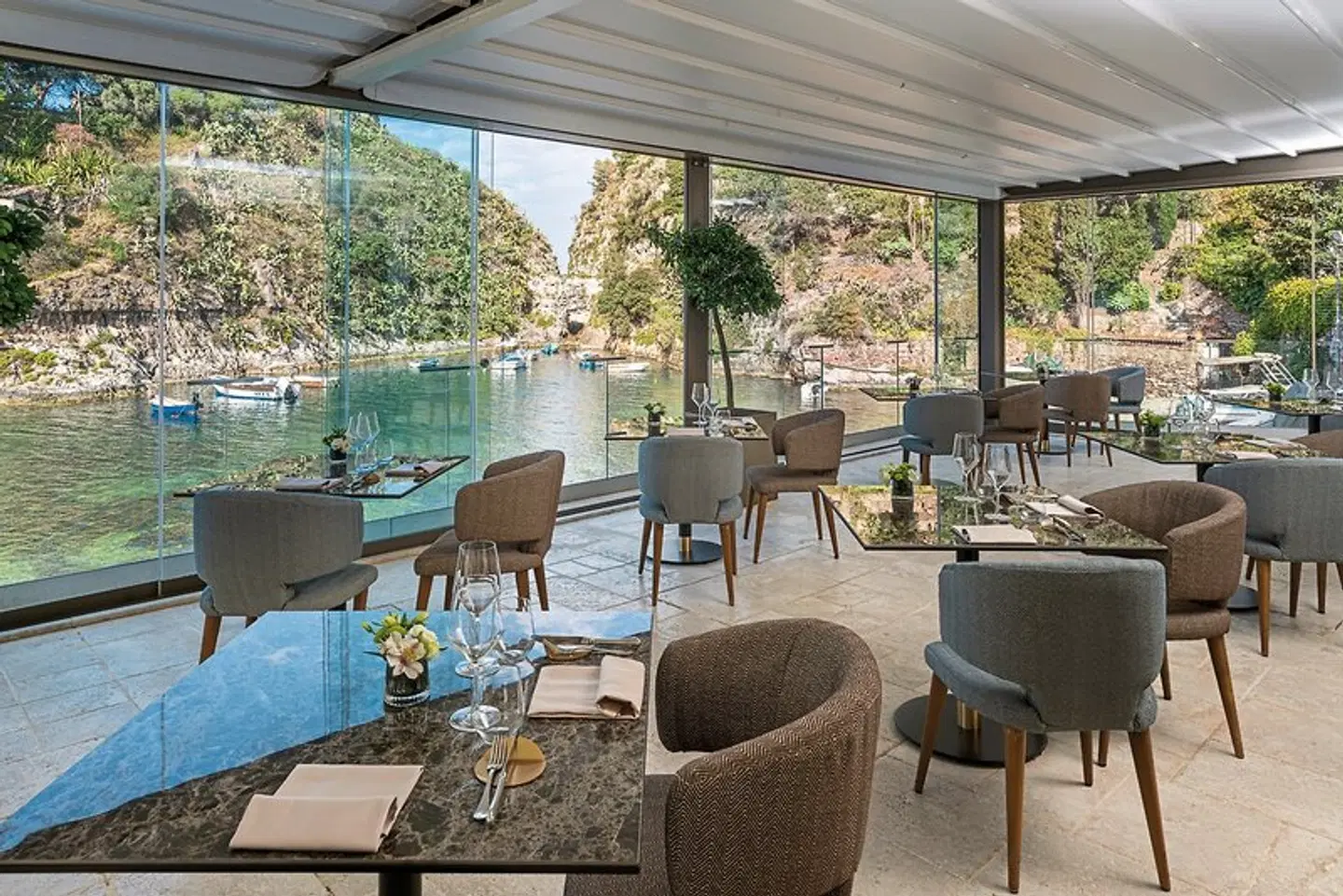 Atlantis Bay Restaurant