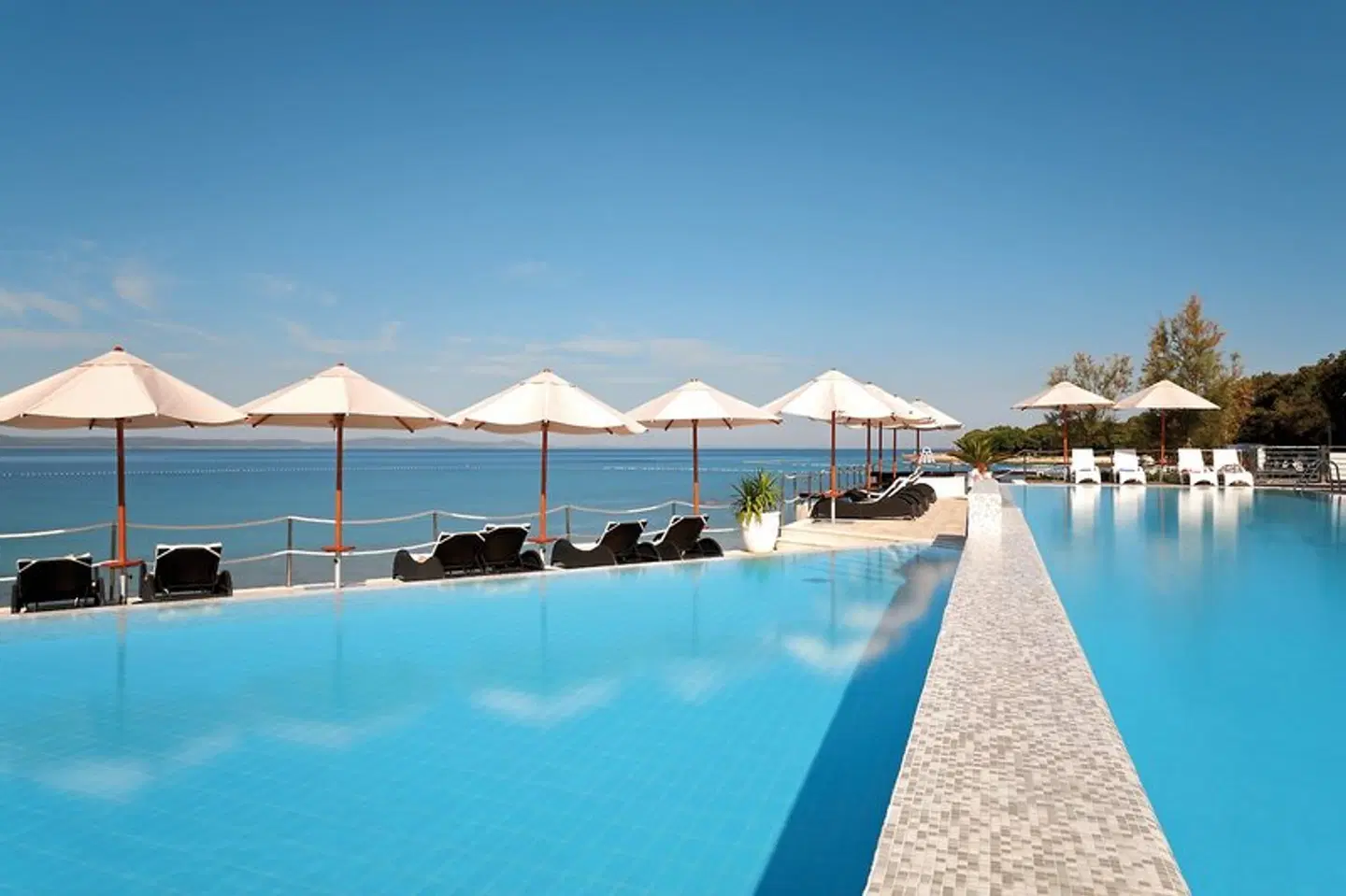Sunnyside Apartments Petrcane OUTDOOR_POOL