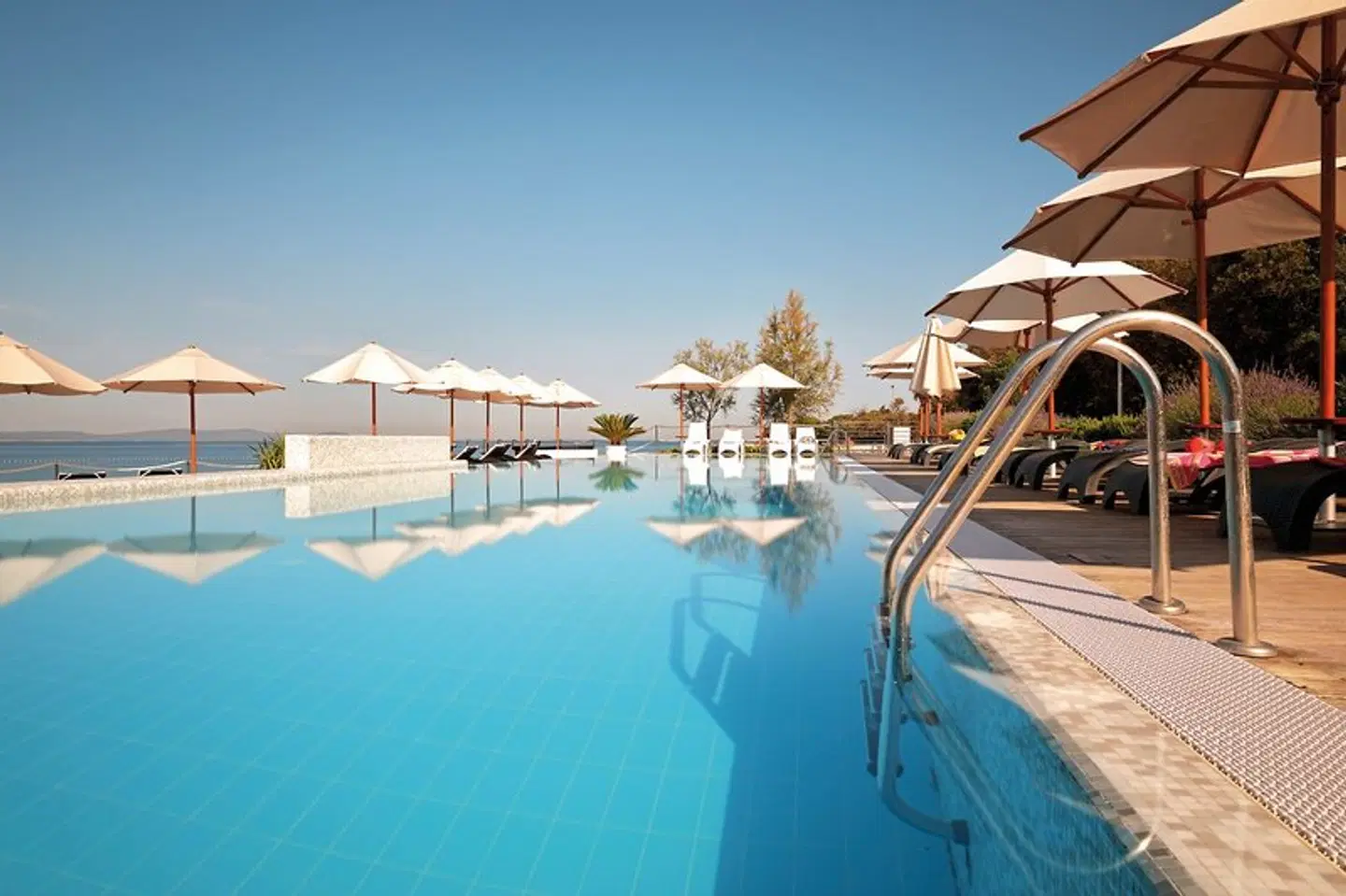 Sunnyside Apartments Petrcane OUTDOOR_POOL