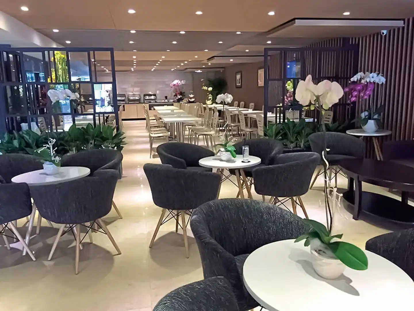 Avanti Hotel Bar