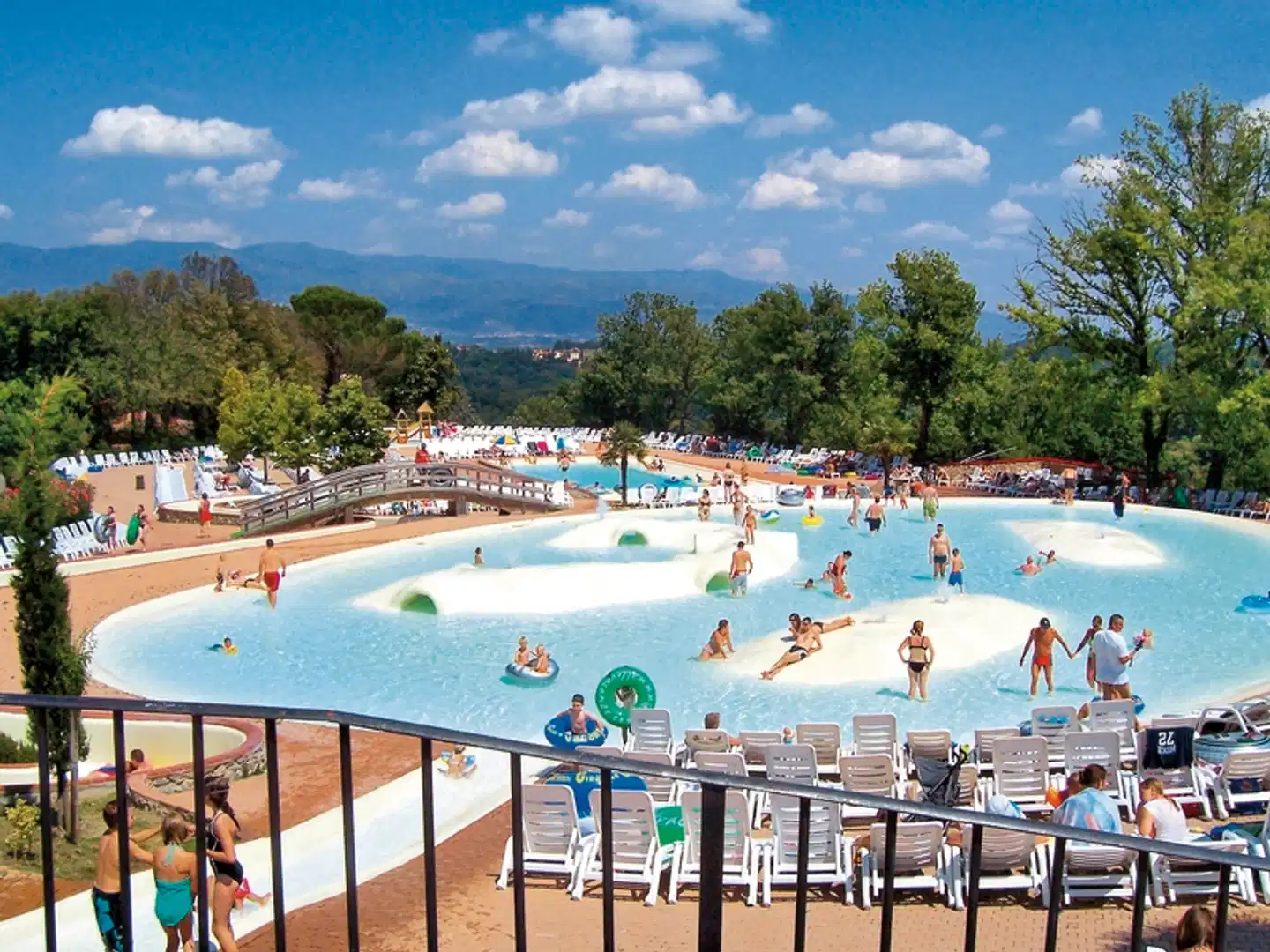 Hu Norcenni Girasole Village (by Happy Camp) Terrasse