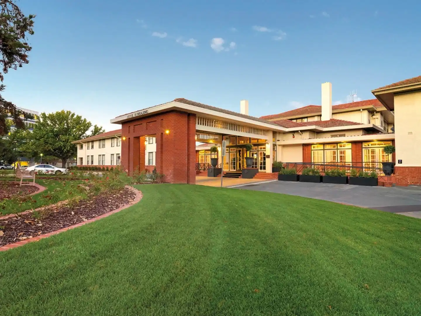 Kurrajong Canberra Aussenansicht