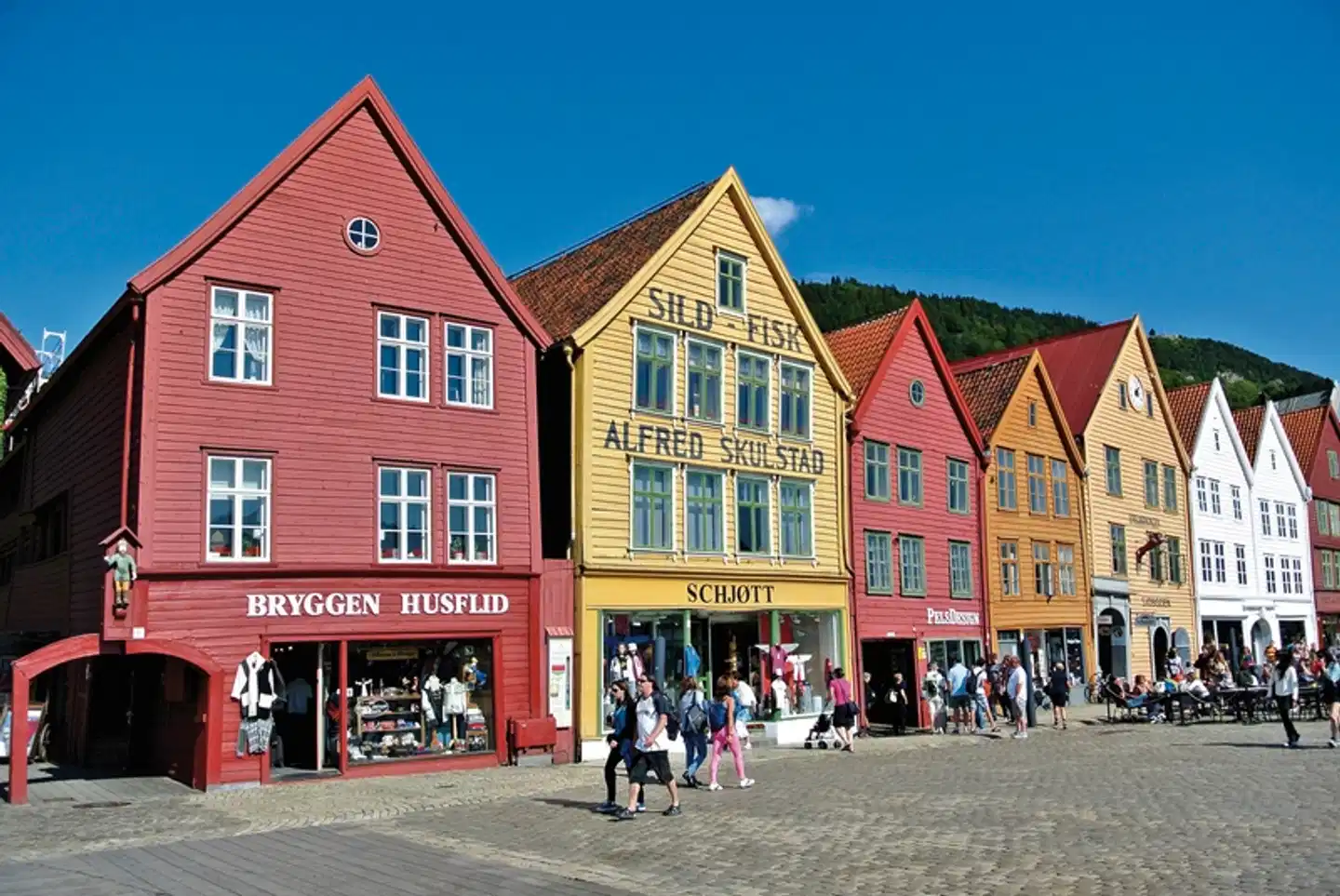 ADAC Special Hurtigruten: Mit MS Finnmarken auf den Spuren der Postschiffroute Aussenansicht
