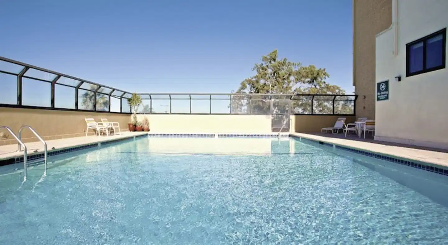 La Quinta Inn & Suites by Wyndham LAX Pool
