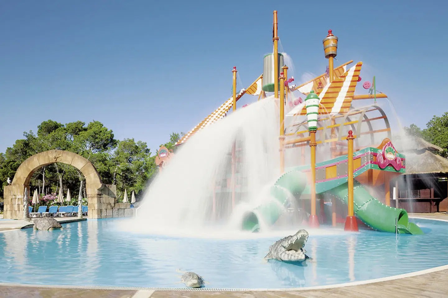 Invisa Cala Blanca OUTDOOR_POOL