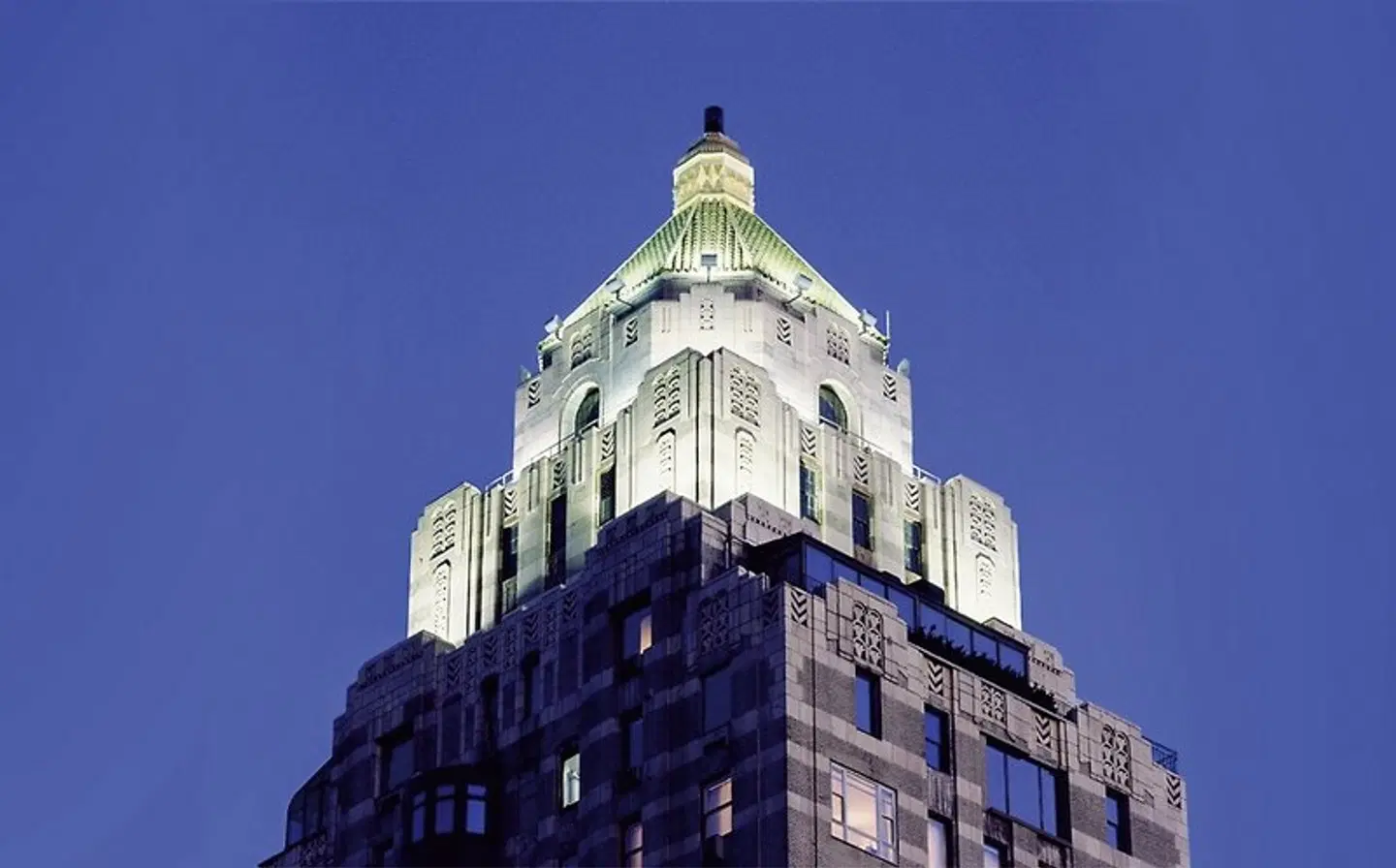 The Carlyle, A Rosewood Hotel EXTERIOR