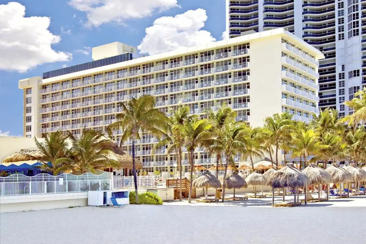 The Sunny, Curio Collection by Hilton Aussenansicht