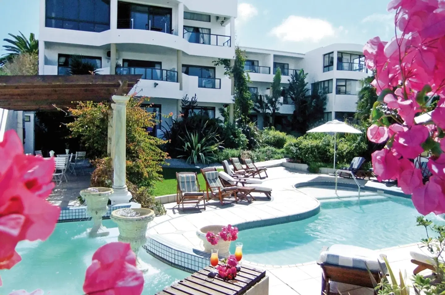 Misty Waves Boutique Hotel OUTDOOR_POOL