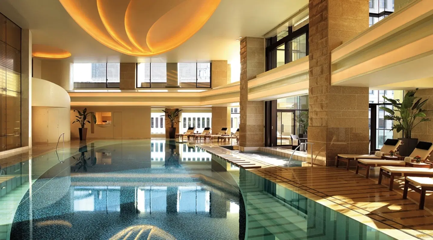 The Peninsula Tokyo Hallenbad