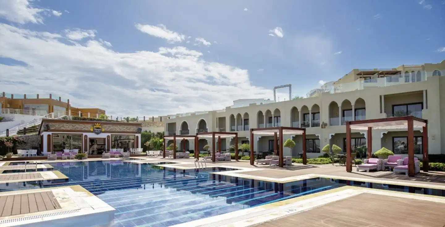 SUNRISE Arabian Beach Resort - Grand Select Pool