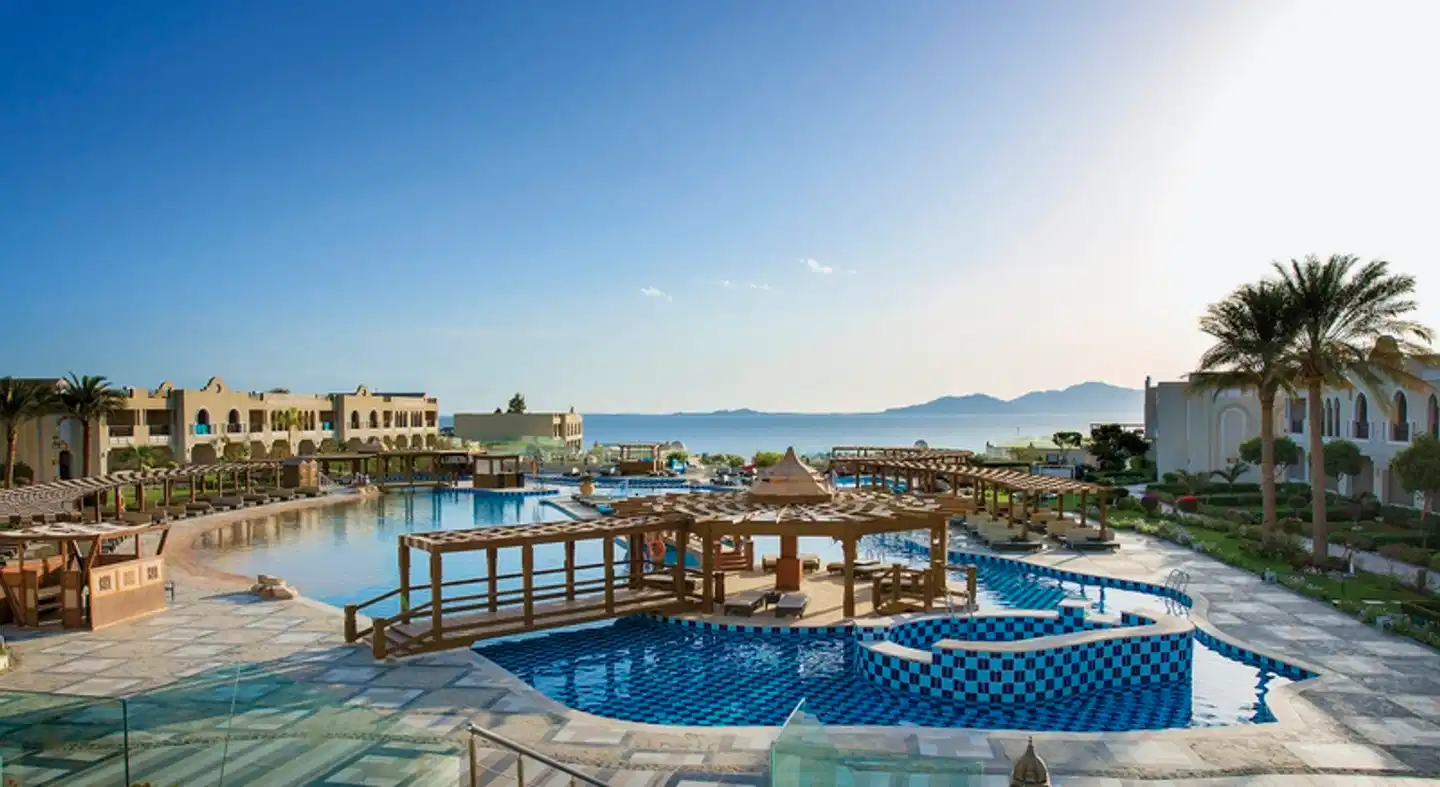 SUNRISE Arabian Beach Resort - Grand Select Pool
