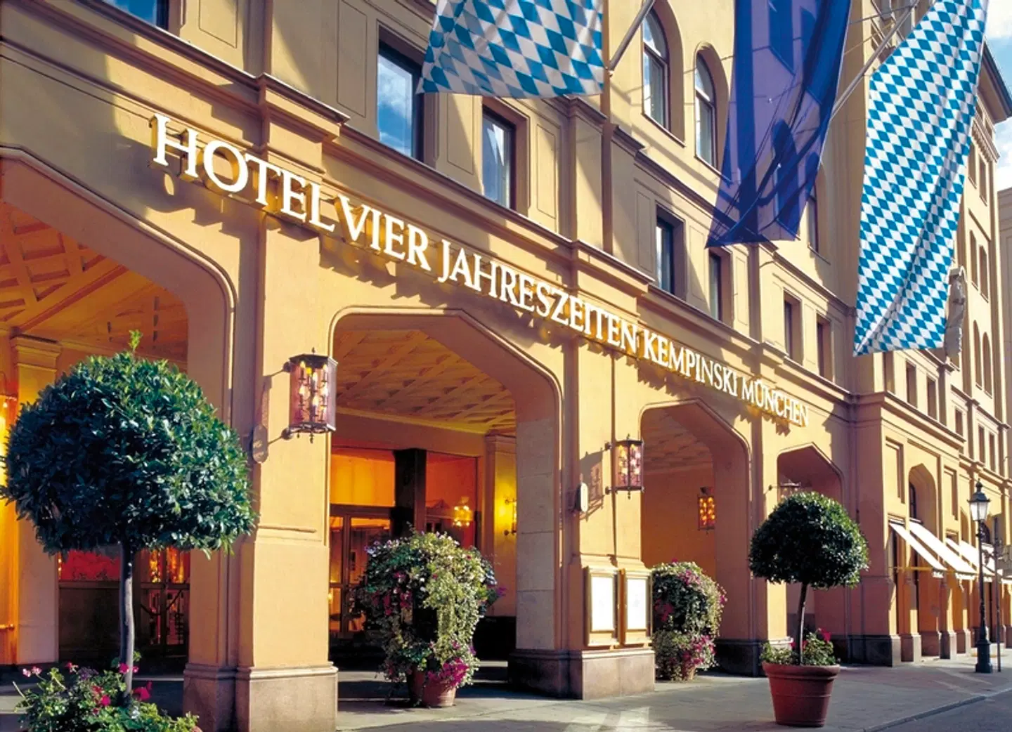 Hotel Vier Jahreszeiten Kempinski München EXTERIOR