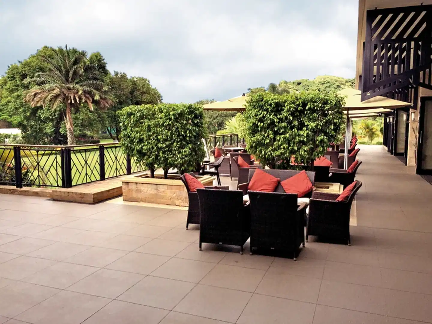 Mount Meru Hotel Terrasse