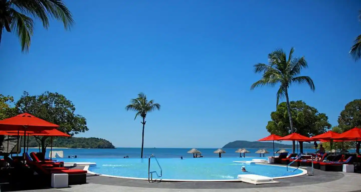 Holiday Villa Beach Resort & Spa Pool