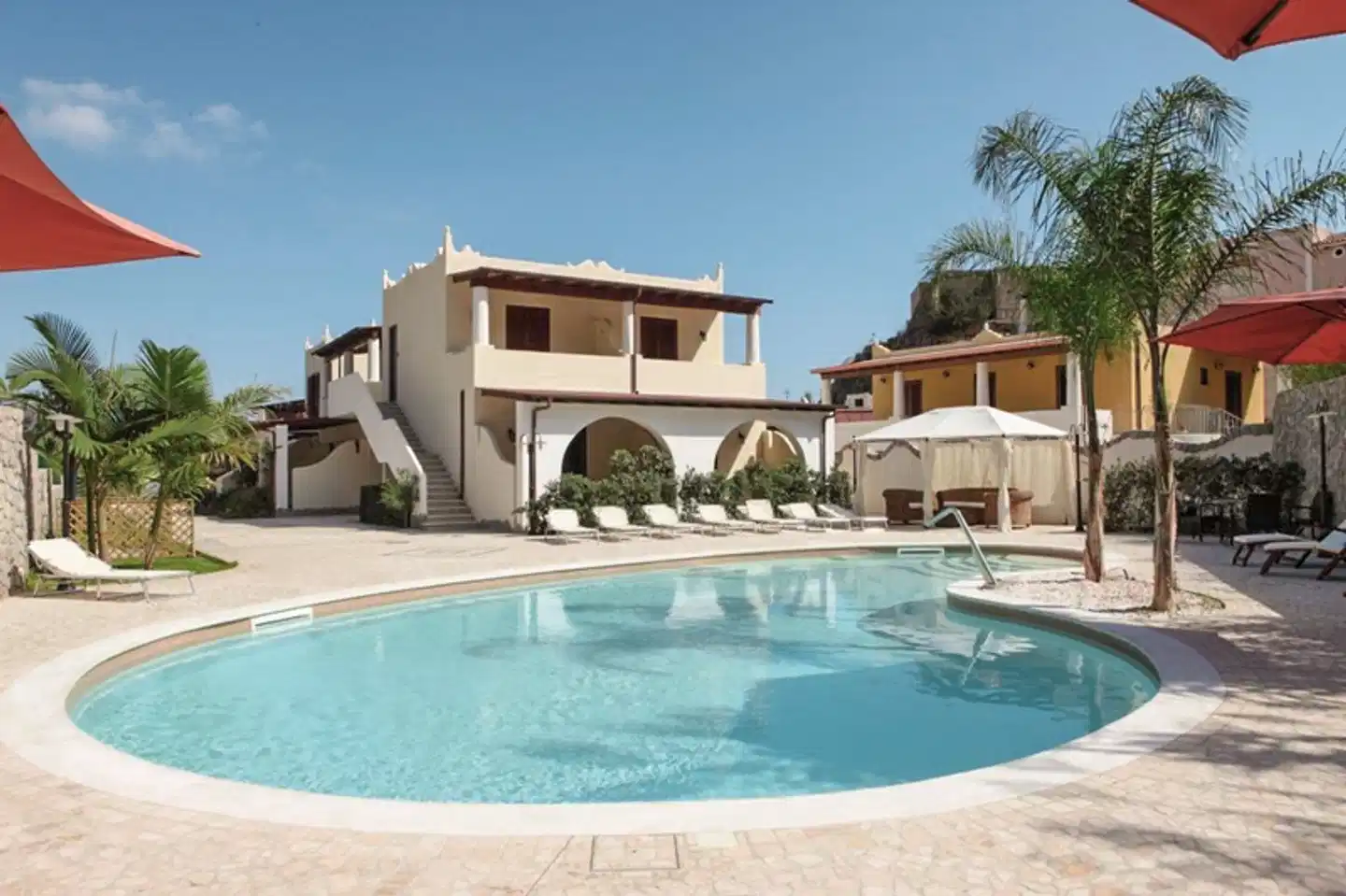 Borgo Eolie Pool