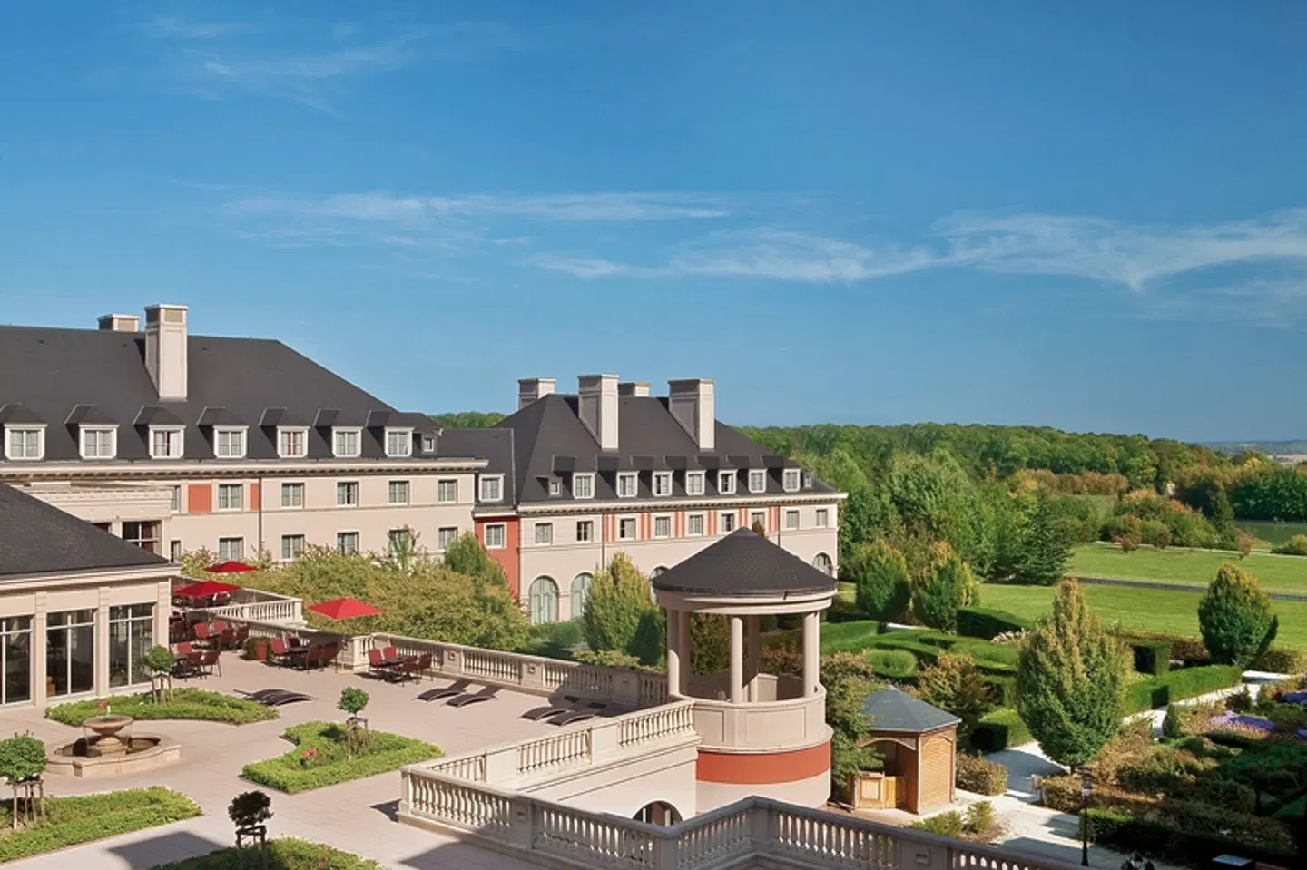 Dream Castle Paris EXTERIOR