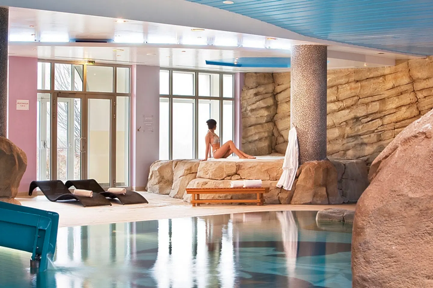 Dream Castle Paris Hallenbad