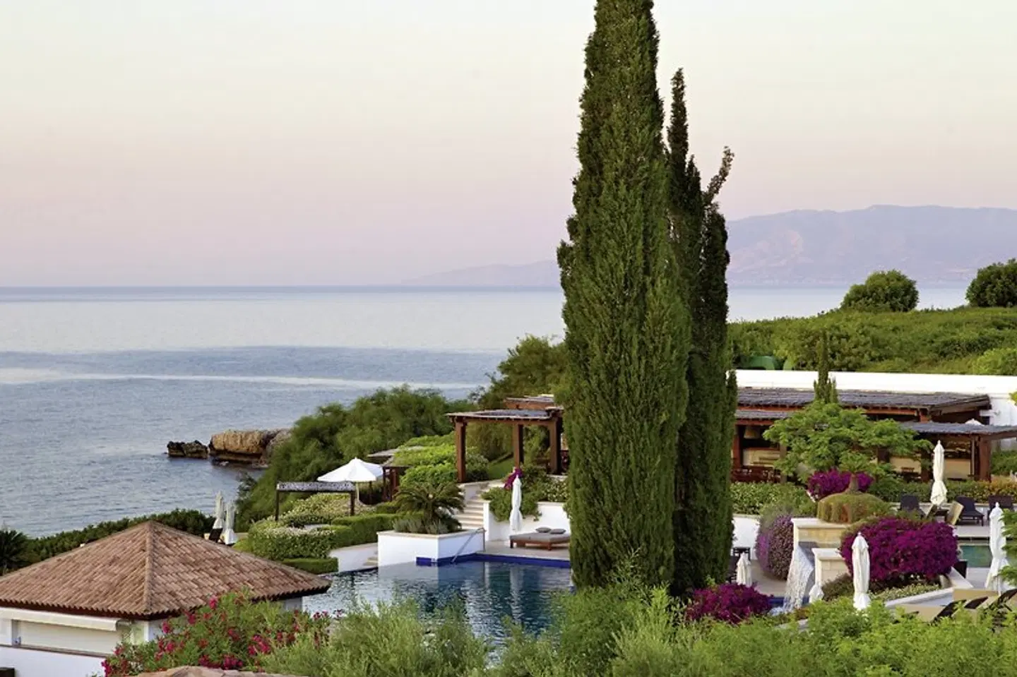 Anassa EXTERIOR