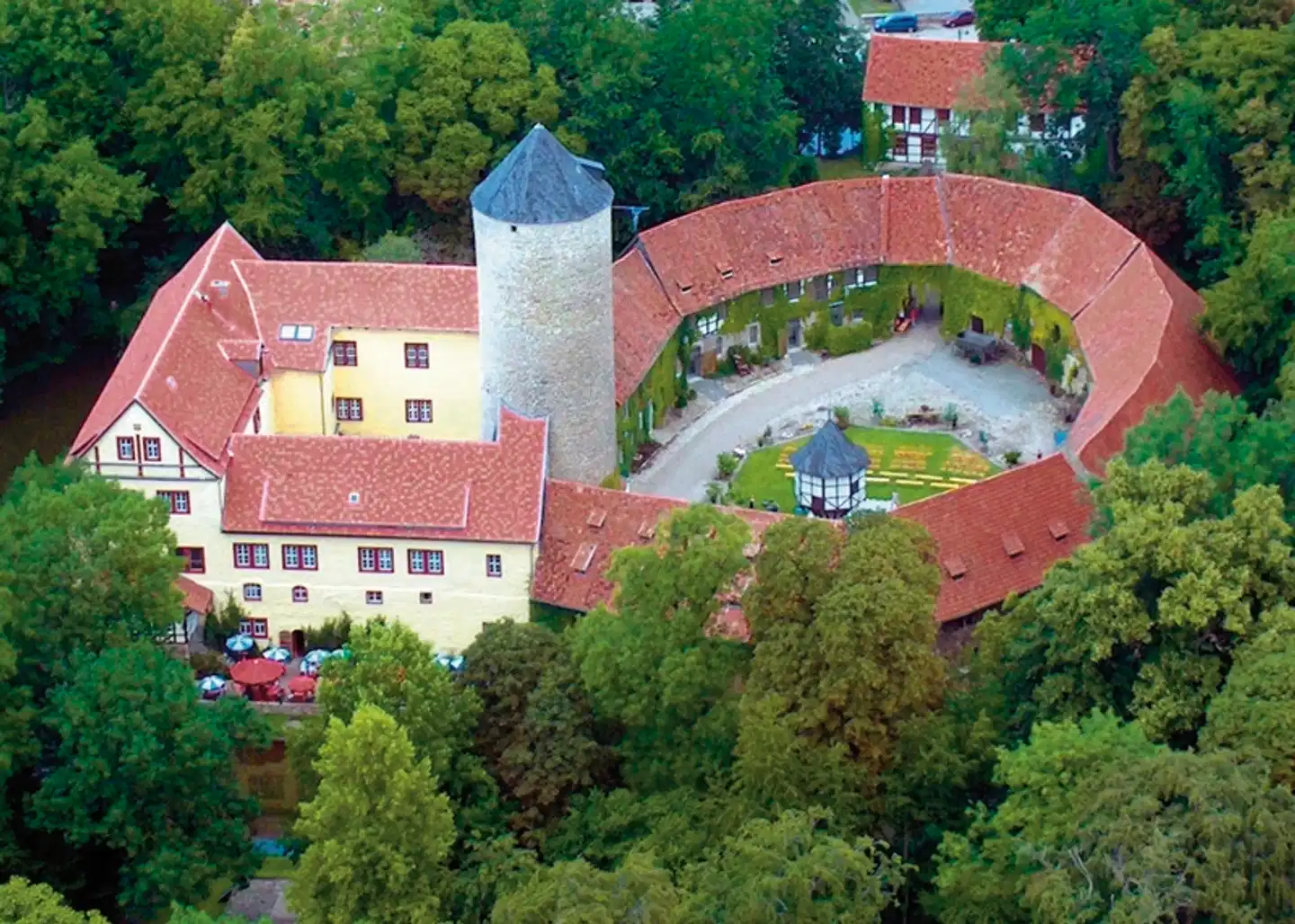 Hotel & Spa Wasserschloss Westerburg Aussenansicht