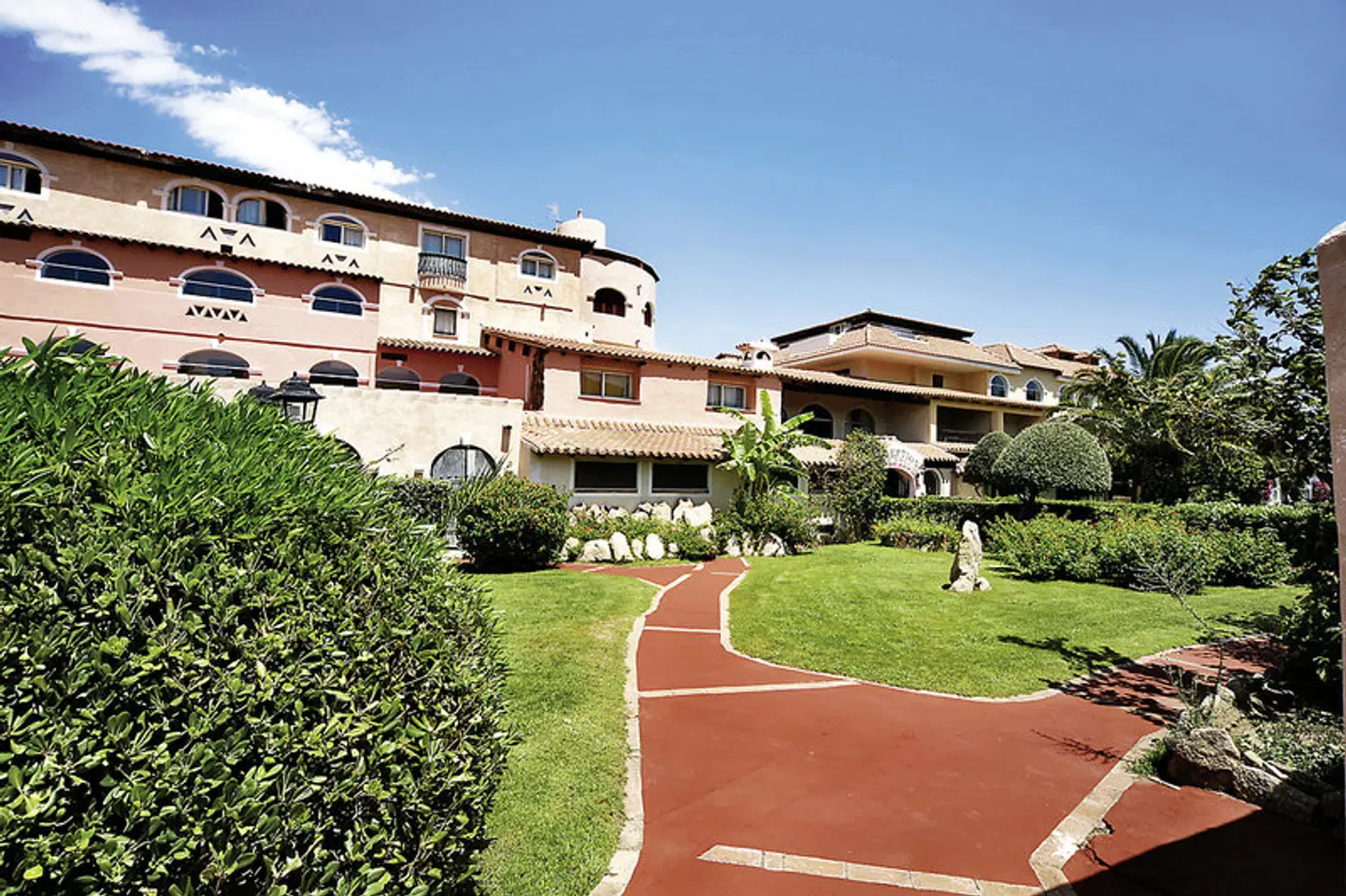 Colonna Beach Hotel & Apartments Garten