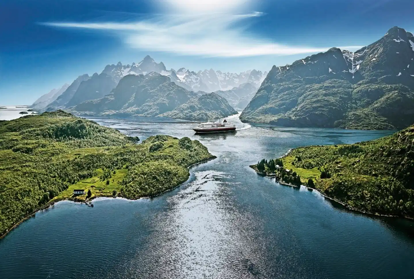 ADAC Special Hurtigruten: Mit MS Finnmarken auf den Spuren der Postschiffroute Landschaft