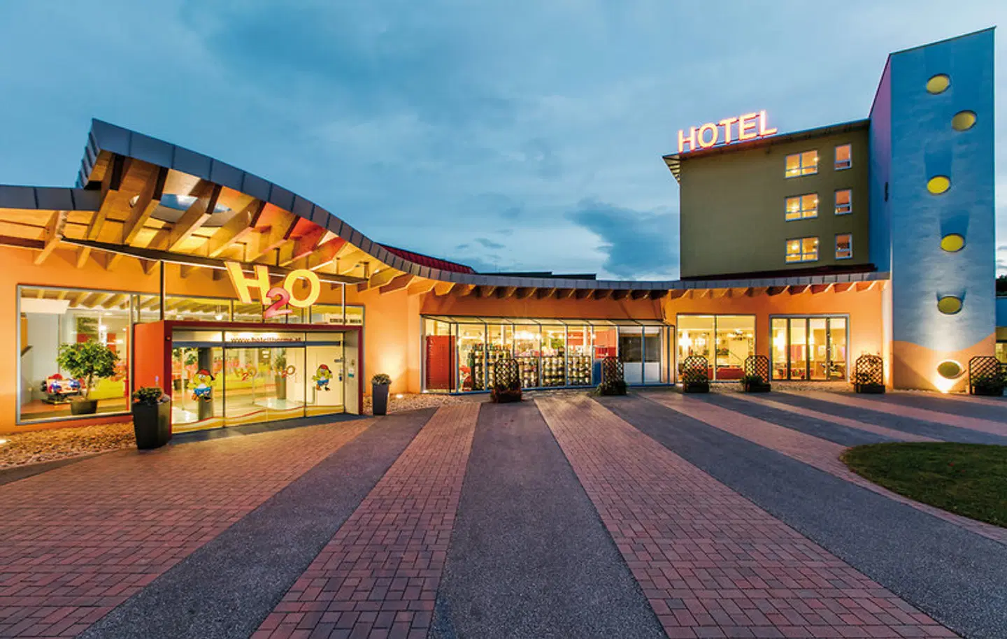 H2O Hotel-Therme-Resort EXTERIOR
