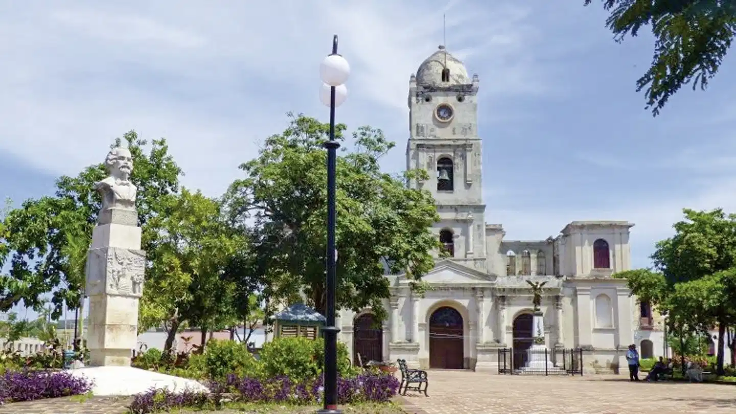 Geheimnisse des Ostens Zubucher Aussenansicht