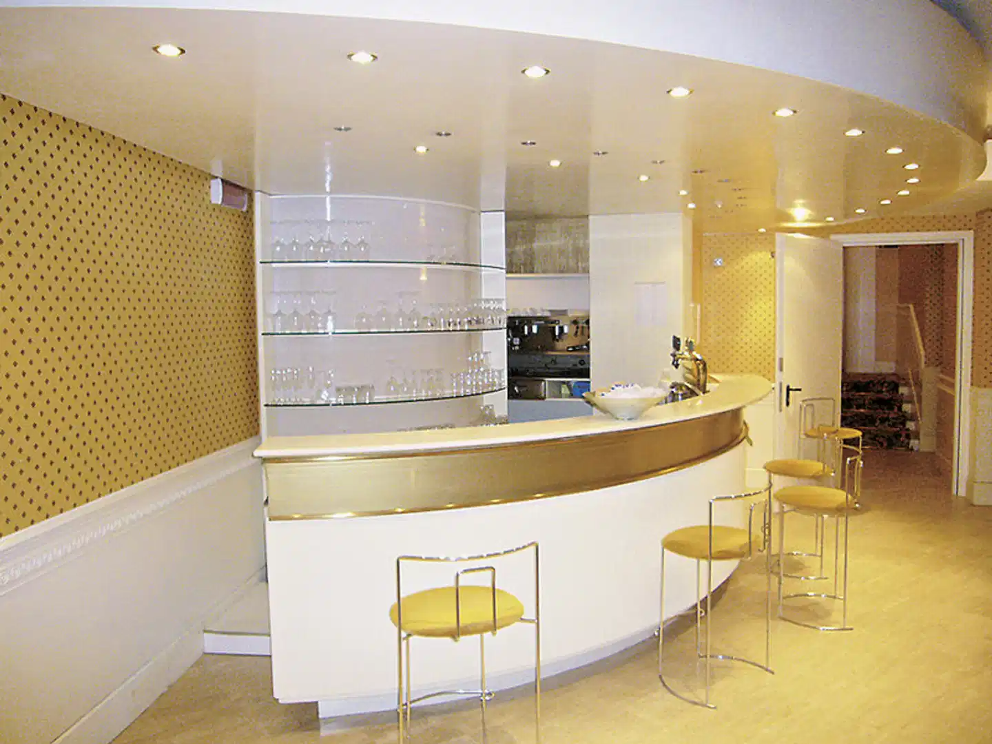 Milton Bar