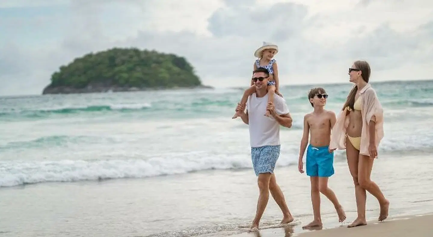 Courtyard By Marriott Phuket Chalong Bay Resort PEOPLE