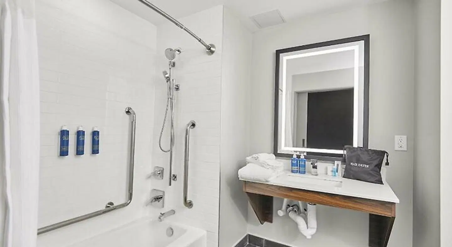 Four Points By Sheraton Oakville Badezimmer
