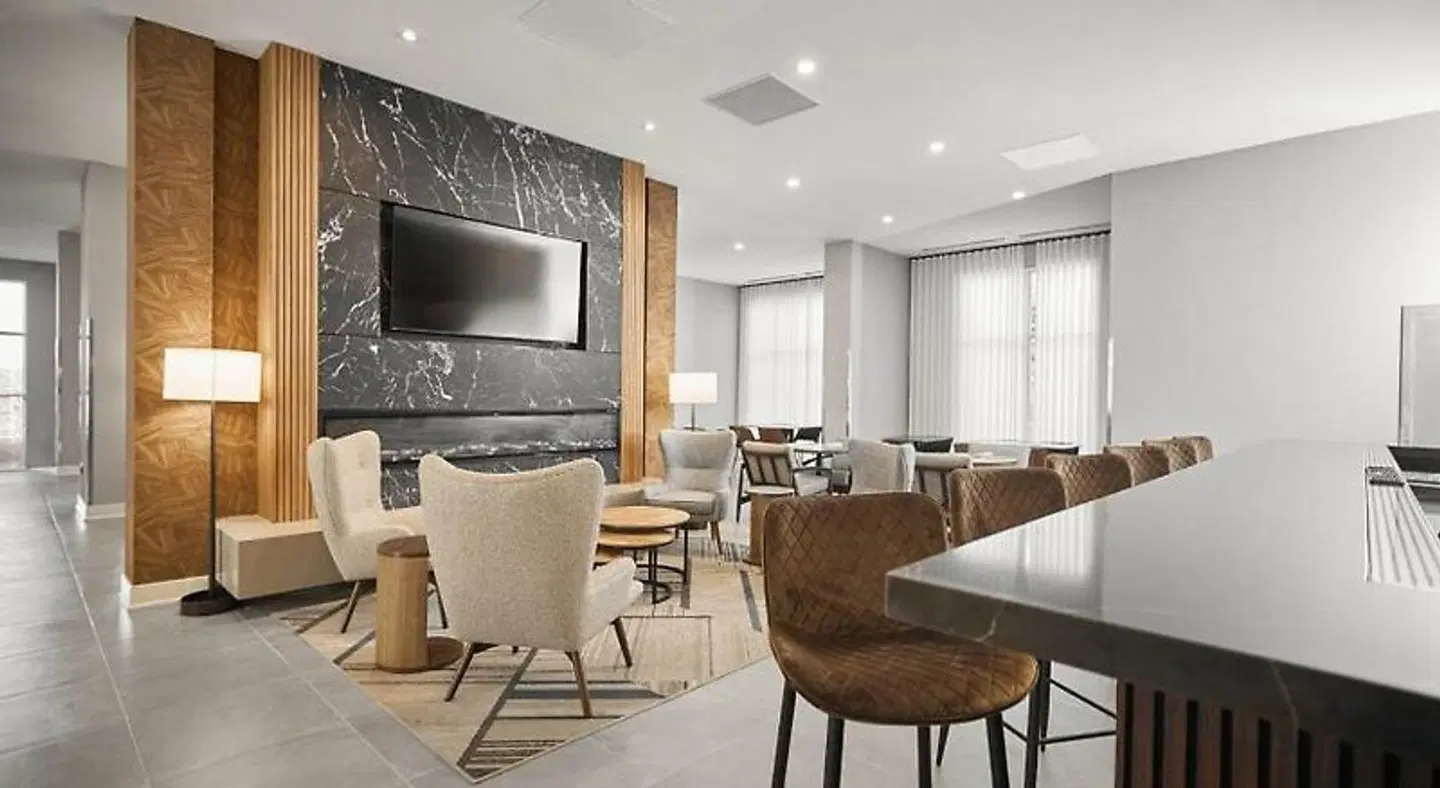 Four Points By Sheraton Oakville Bar