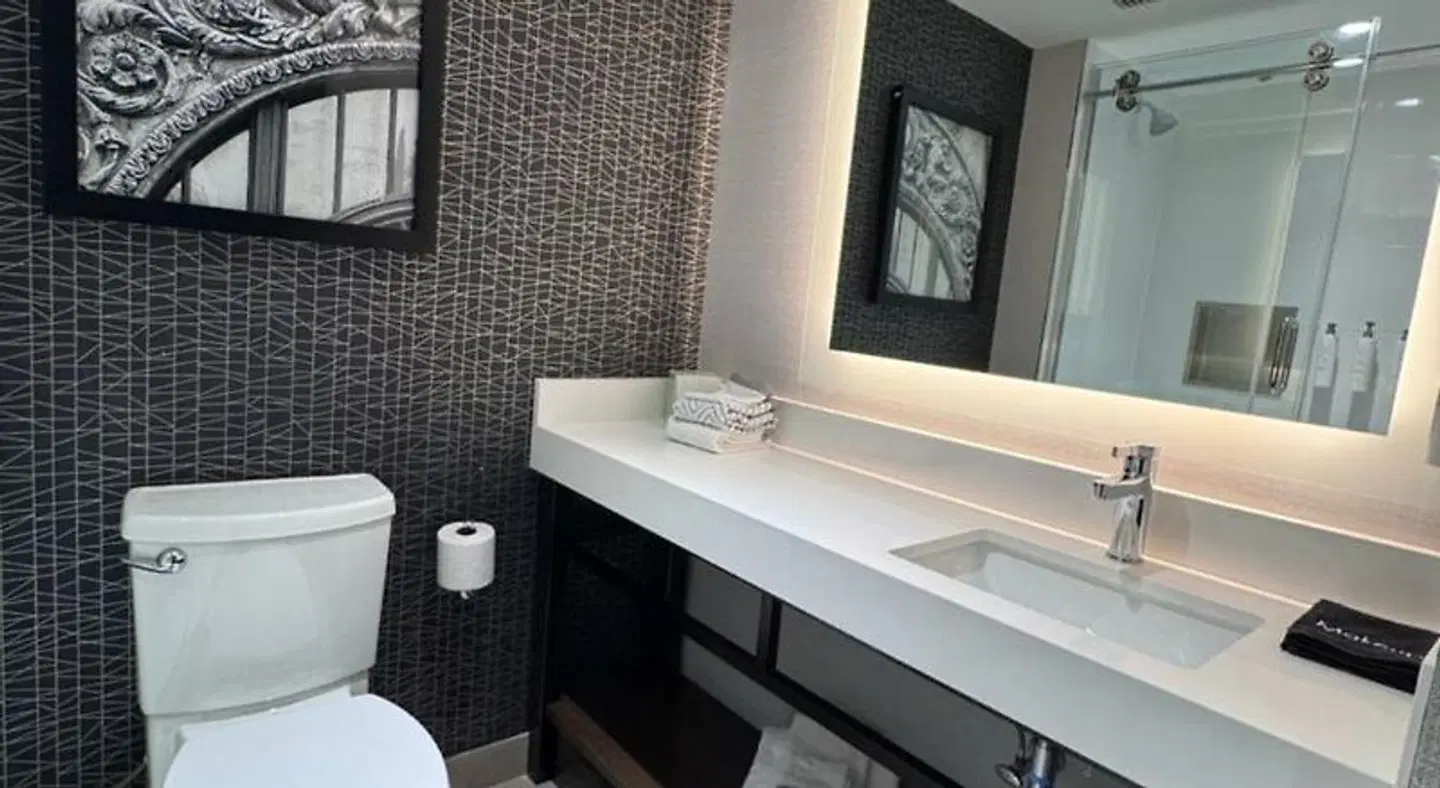 Cambria Hotel New York Times Square Badezimmer