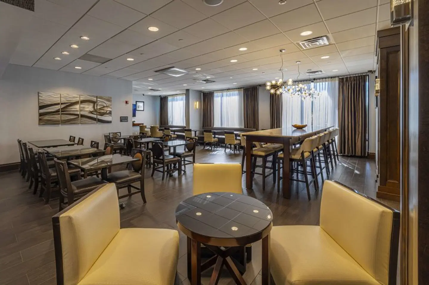 Hampton Inn Carlstadt-At The Meadowlands Bar