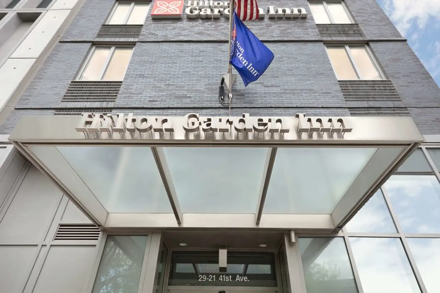 Hilton Garden Inn Long Island City New York EXTERIOR