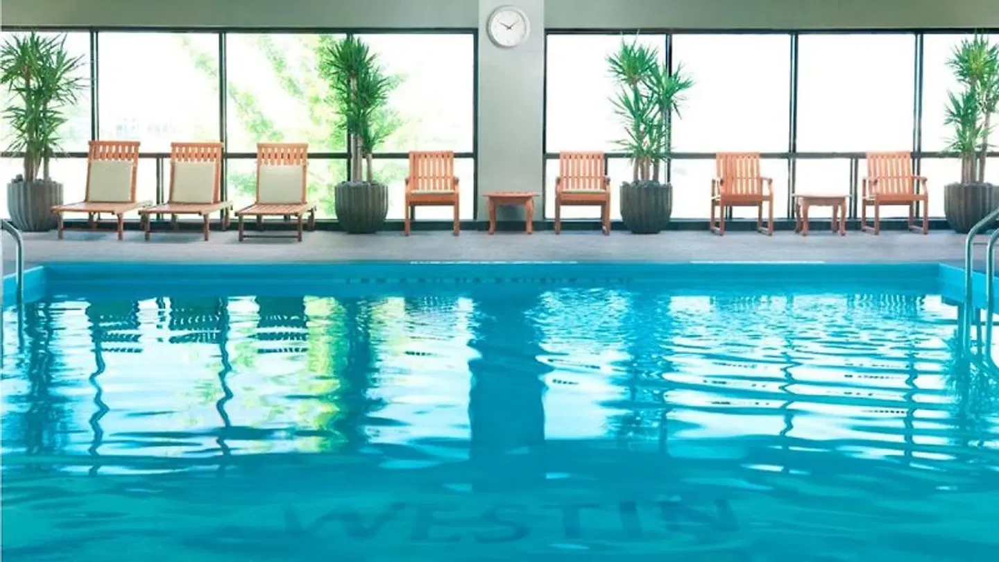 The Westin O'Hare Hallenbad