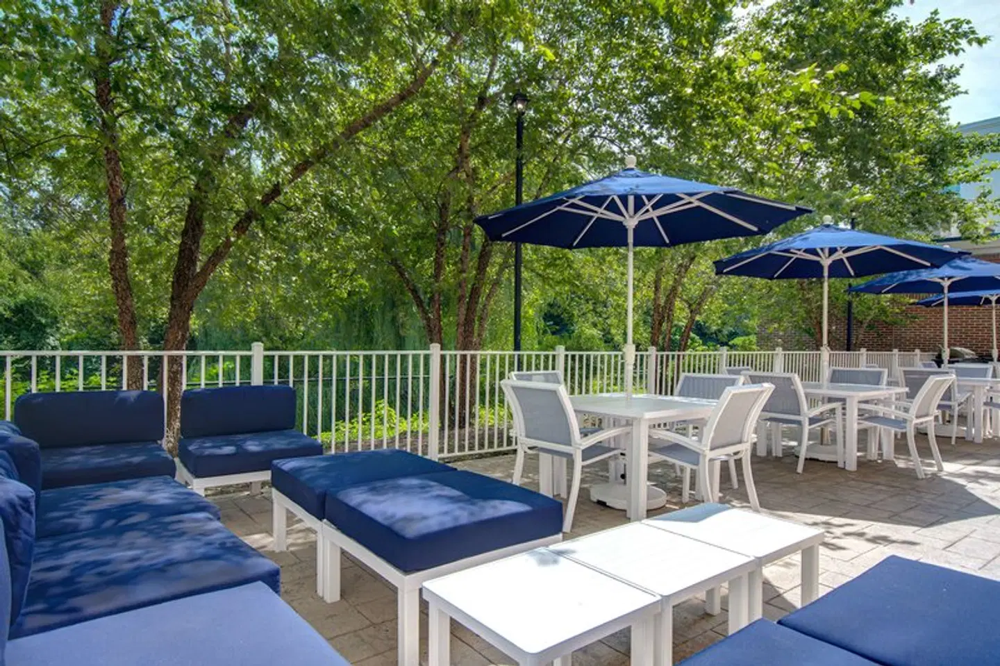Hampton Inn & Suites Yonkers Terrasse