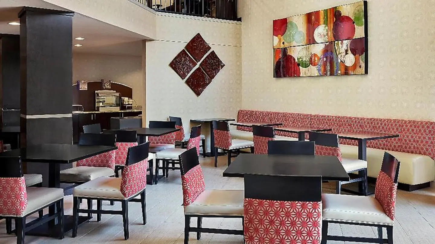Holiday Inn Express & Suites Naples Downtown - 5th Avenue by IHG Bar
