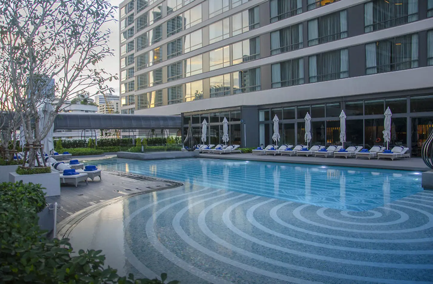 Bangkok Marriott Marquis Queens Park OUTDOOR_POOL