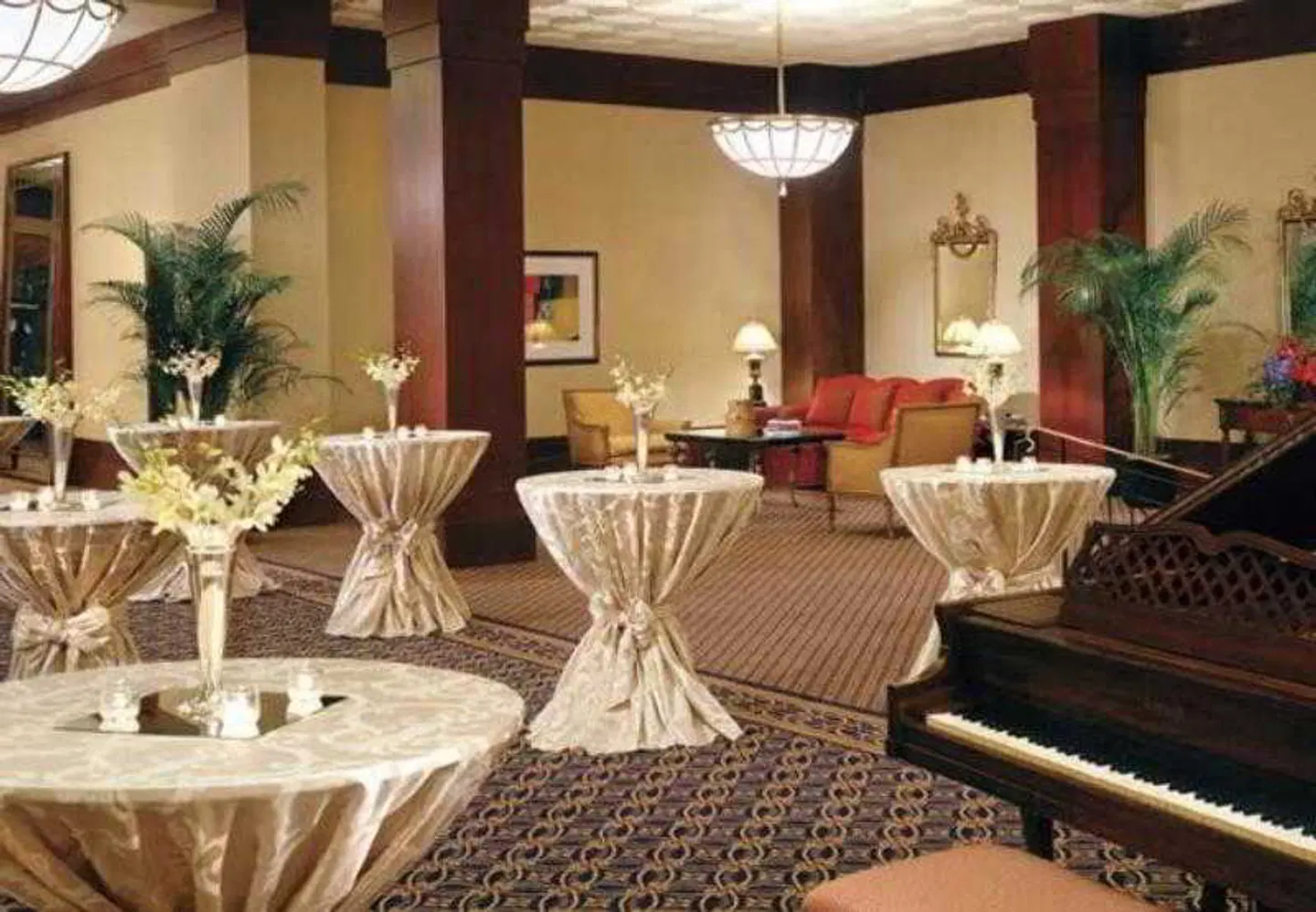 Renaissance Chicago North Shore Hotel LOUNGE_LOBBY