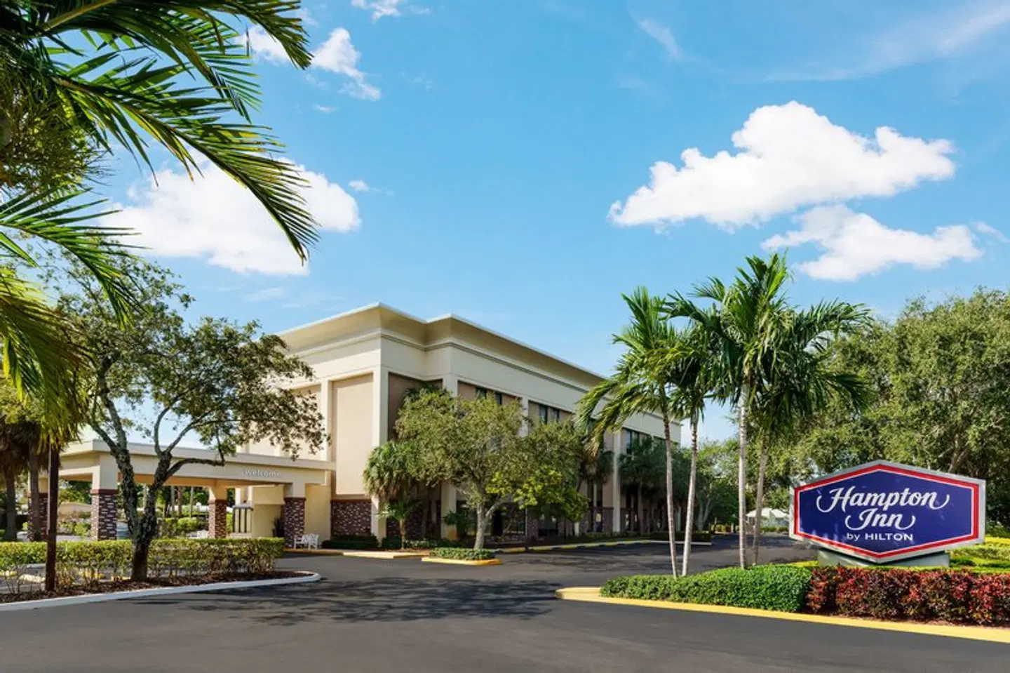 Hampton Inn Ft. Lauderdale-Cypress Creek EXTERIOR