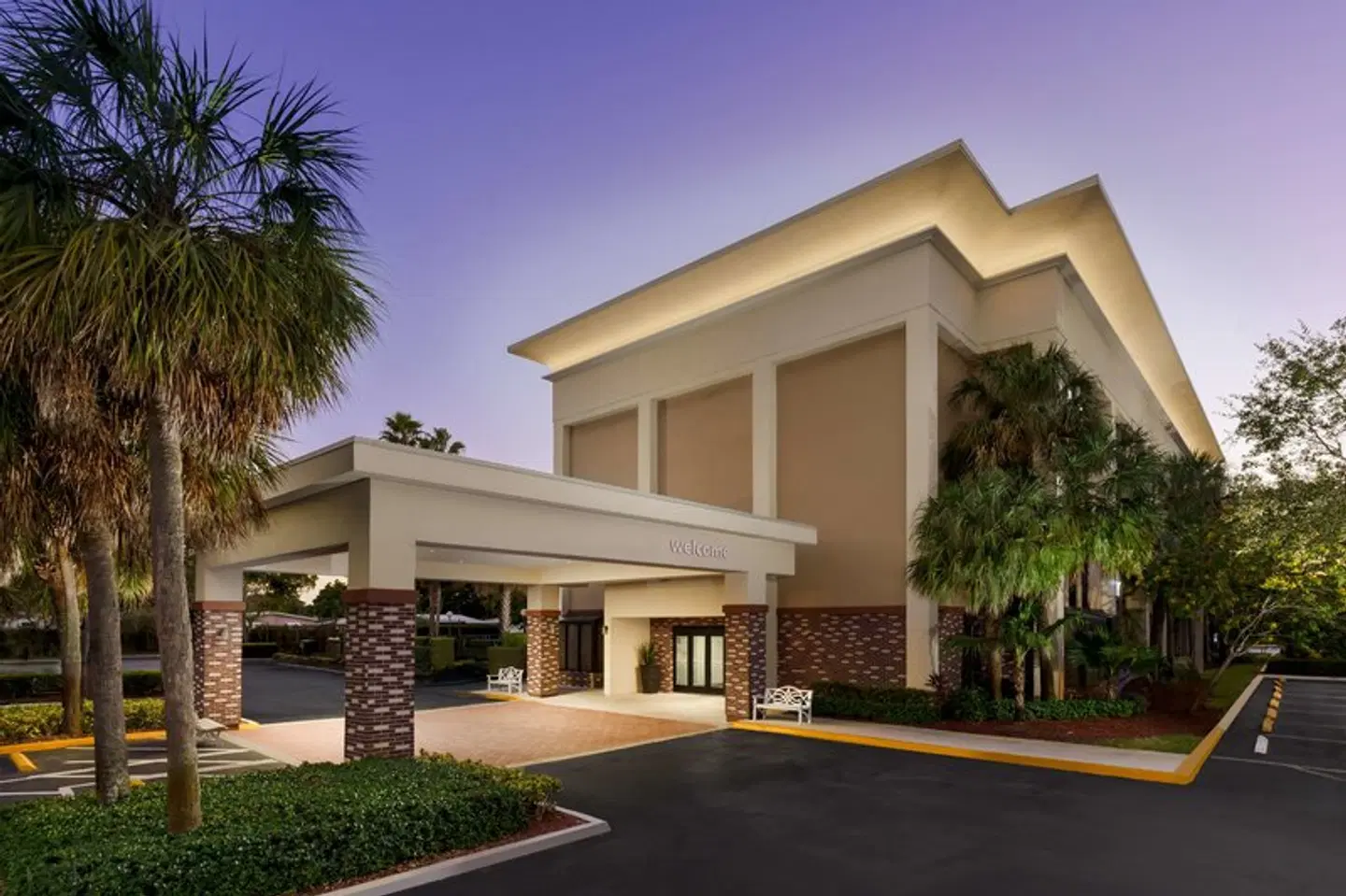 Hampton Inn Ft. Lauderdale-Cypress Creek EXTERIOR
