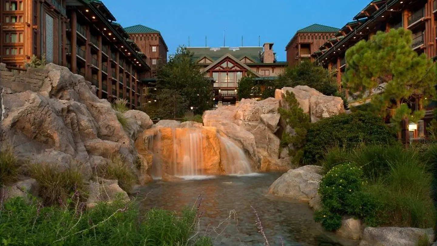 Disney's Wilderness Lodge LANDSCAPE