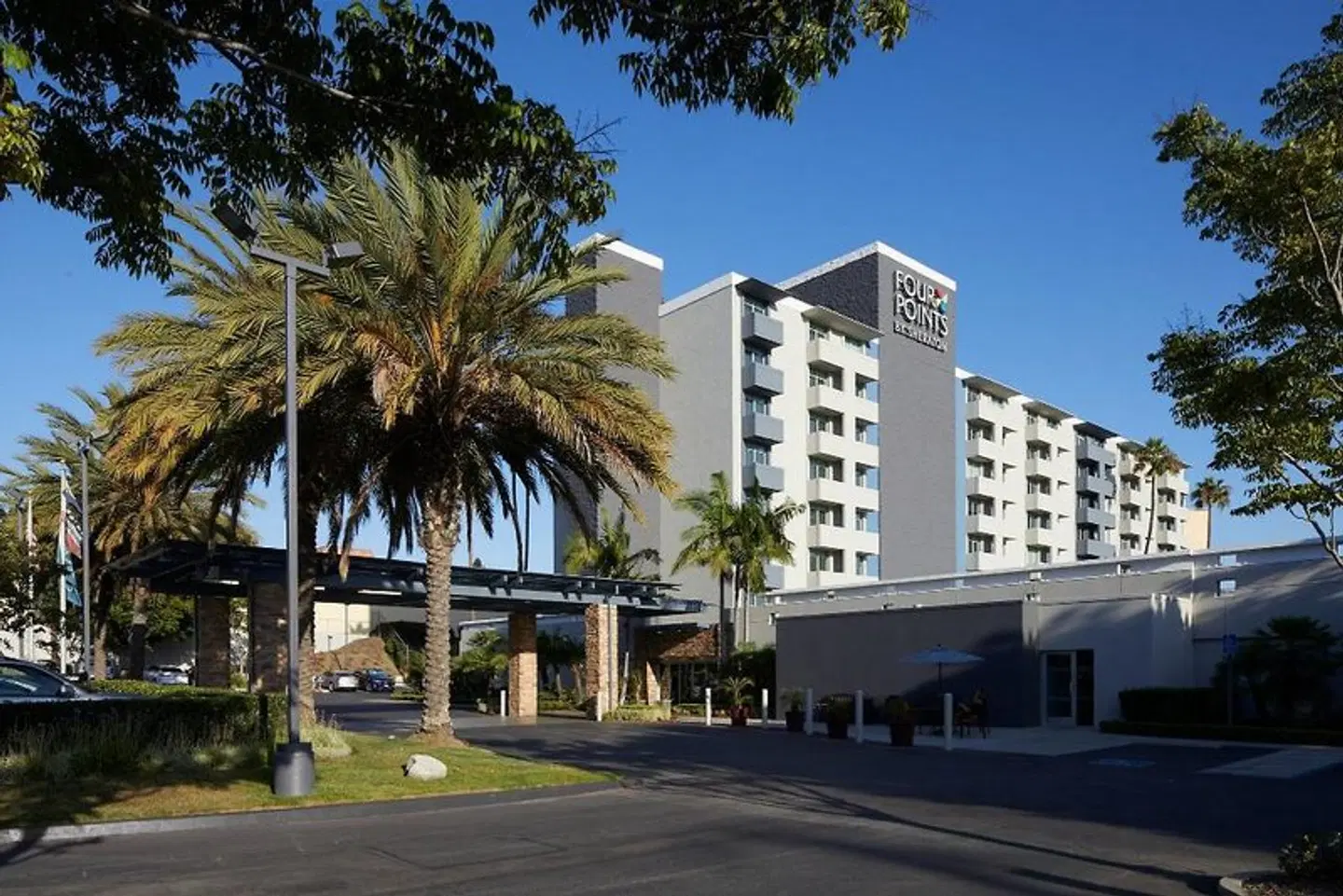 Four Points by Sheraton Los Angeles Westside EXTERIOR