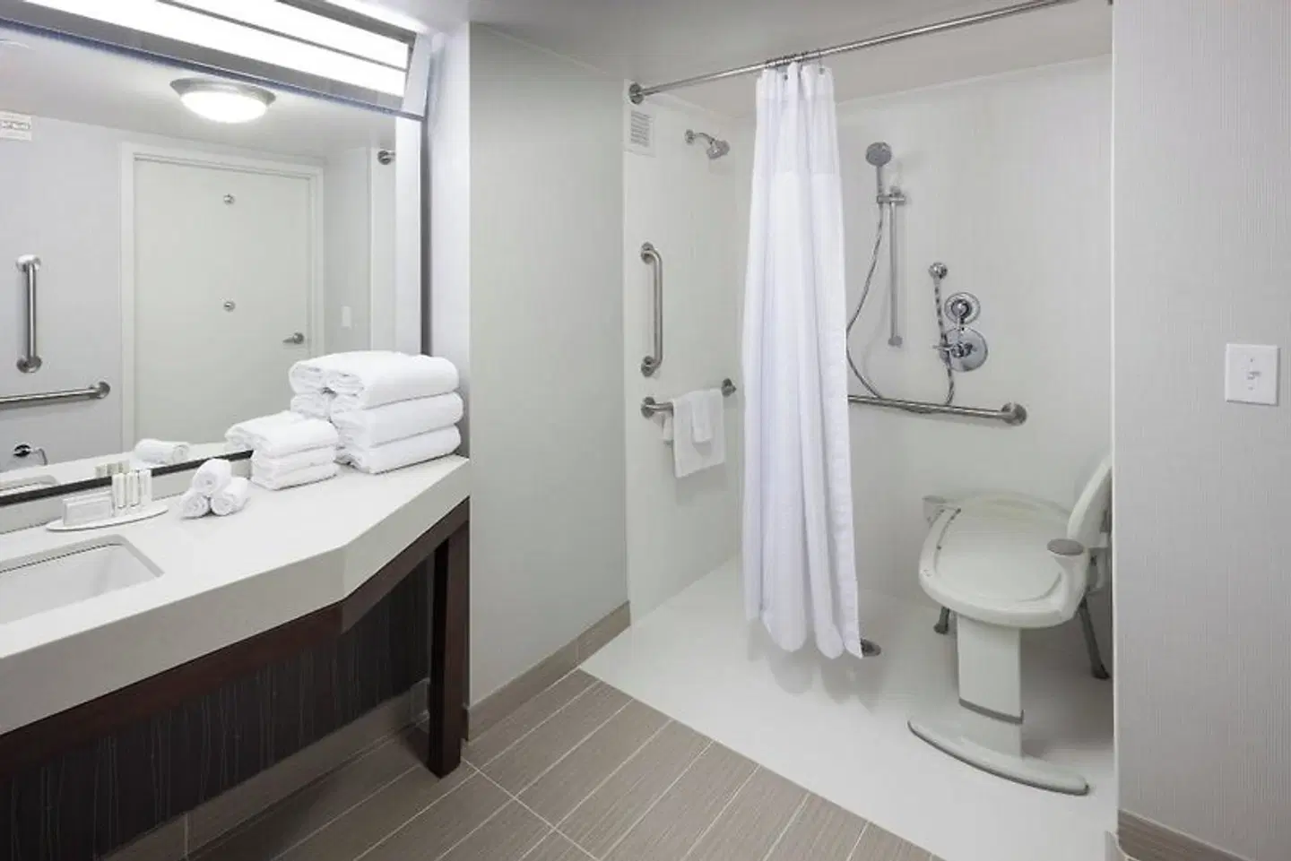 Courtyard by Marriott Alexandria Old Town/Southwest Badezimmer