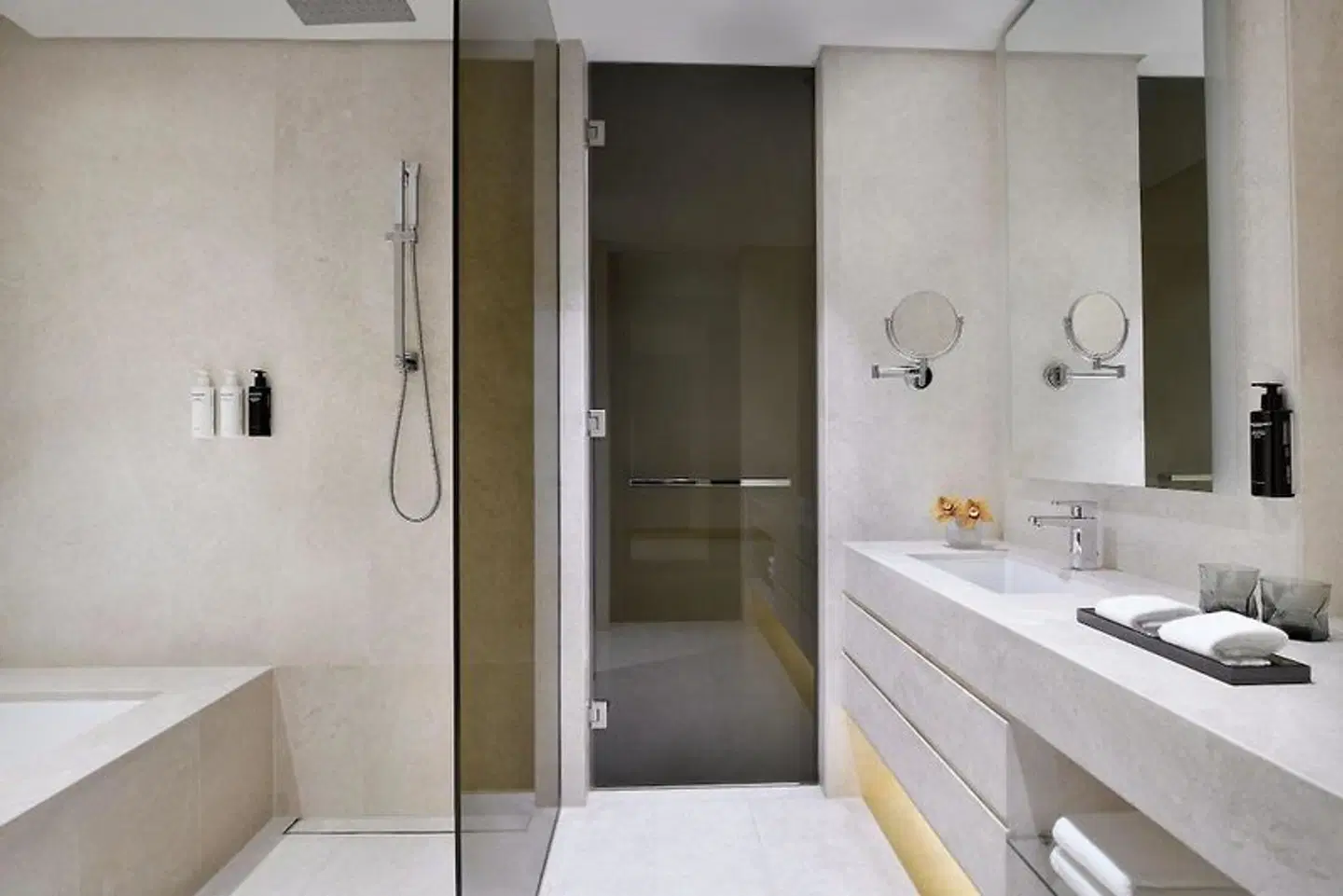 La Ville Hotel & Suites CITY WALK, Dubai, Autograph Collection Badezimmer