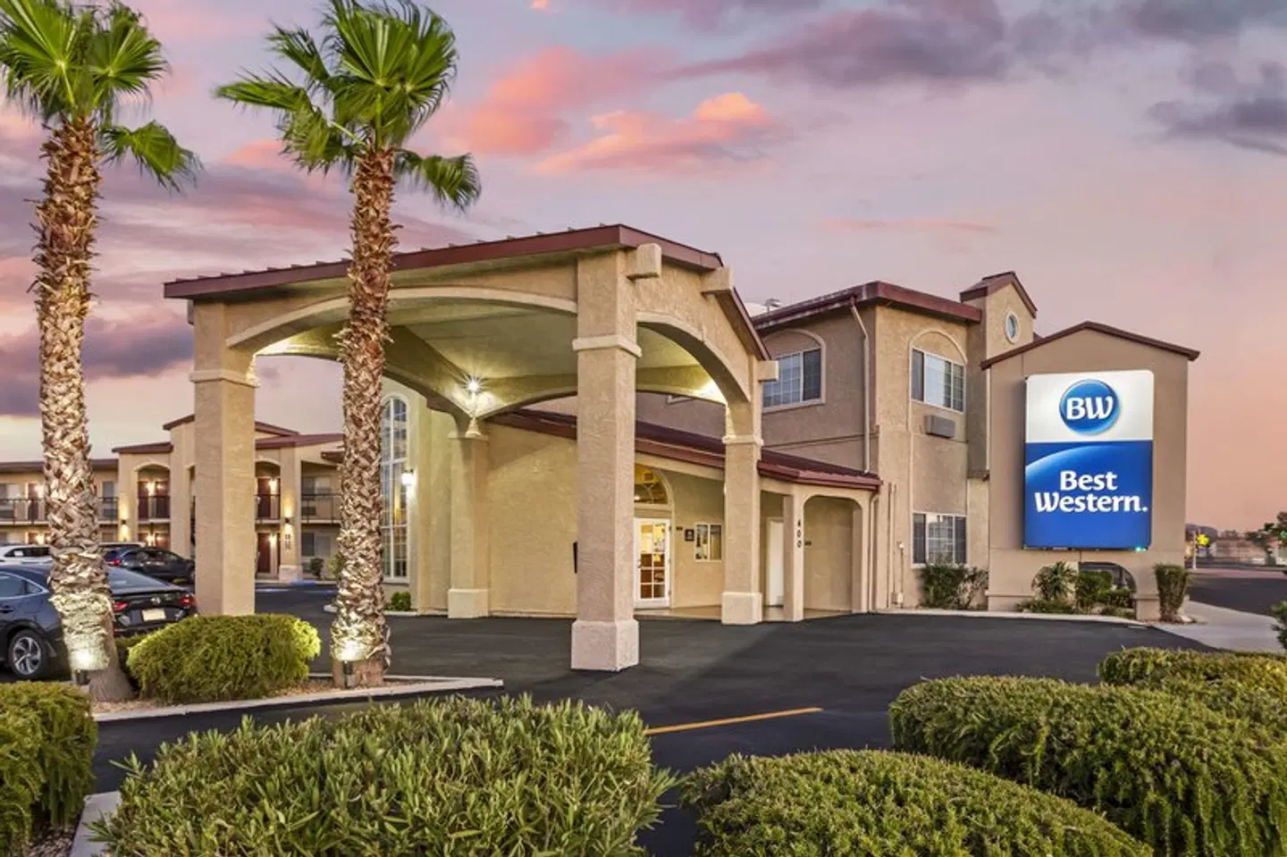 Best Western China Lake Inn EXTERIOR