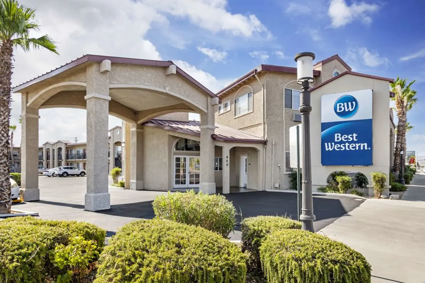 Best Western China Lake Inn EXTERIOR