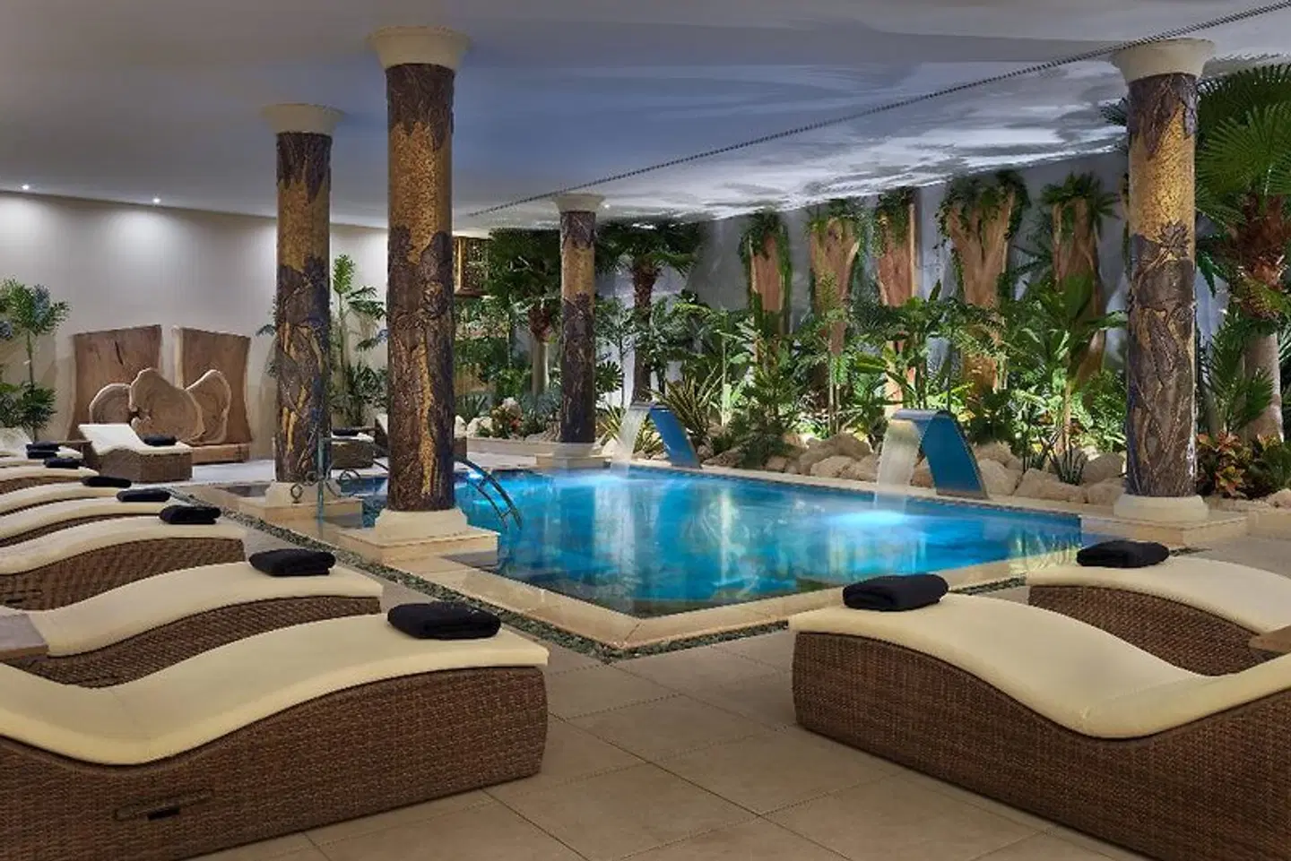 Royal River Luxury Hotel - Adults Only Hallenbad